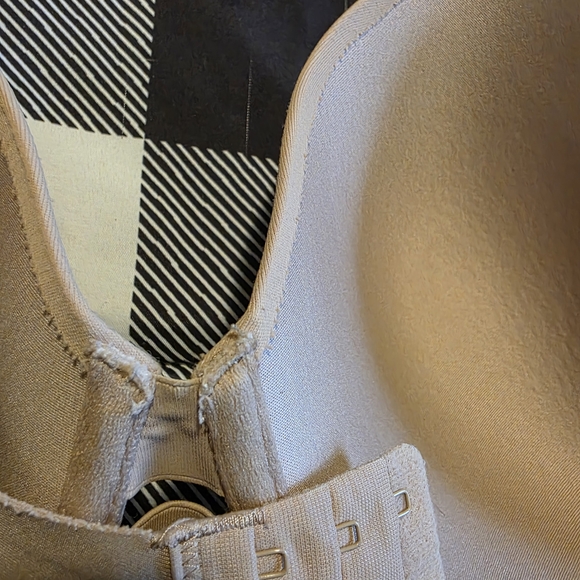 Warner's Black and Tan Bra Duo - Picture 3 of 11